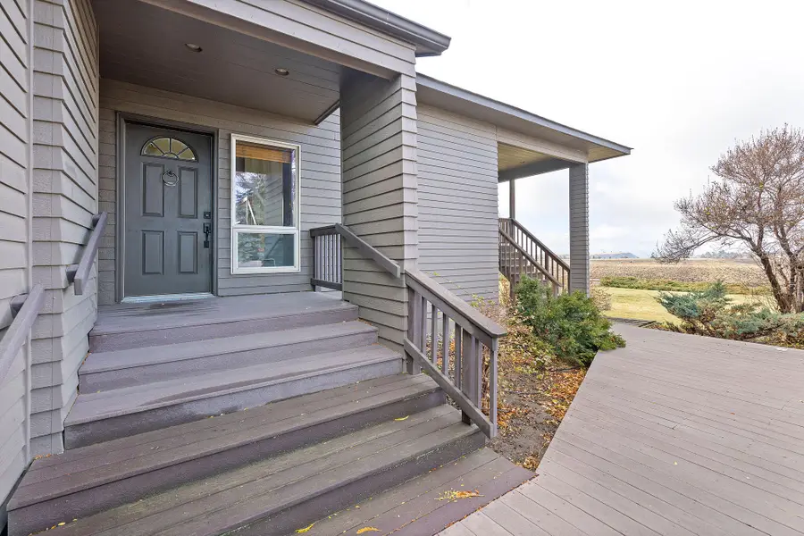 2490 NW Deschutes Drive, Madras, OR 97741 - #2