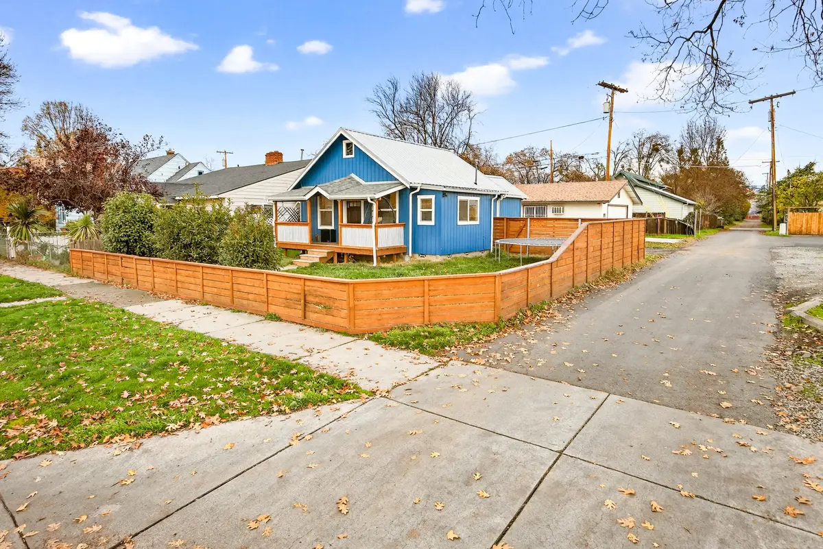 16 Quince Street, Medford, OR 97501 - #1
