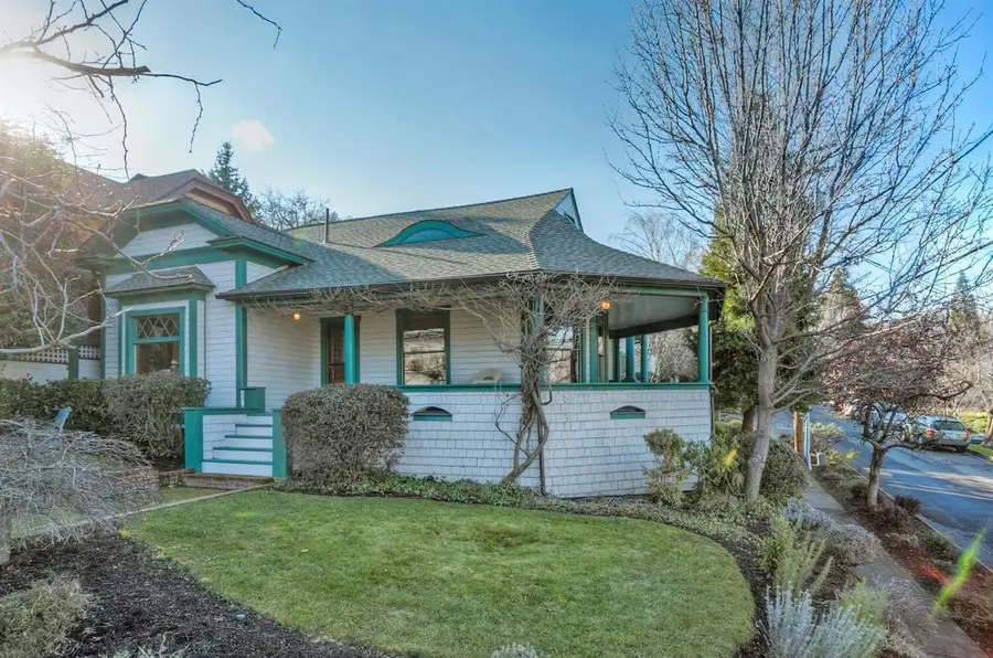 19 Gresham Street, Ashland, OR 97520 - #2