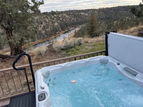 2400 Snowgoose Drive #RV12-C, Redmond, OR 97756