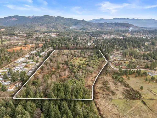 580 W River Street, Cave Junction, OR 97523