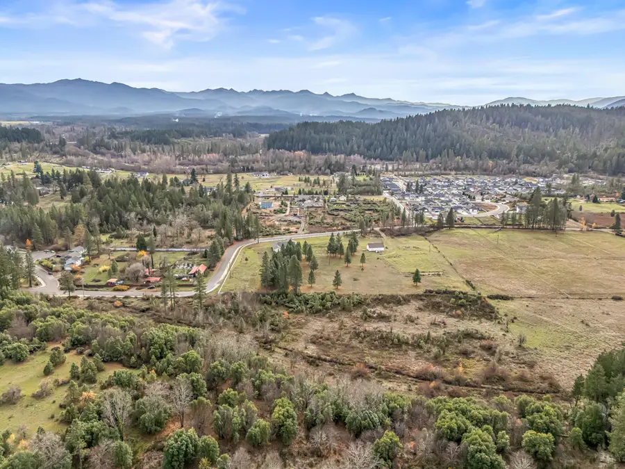 620 W River Street, Cave Junction, OR 97523 - #2
