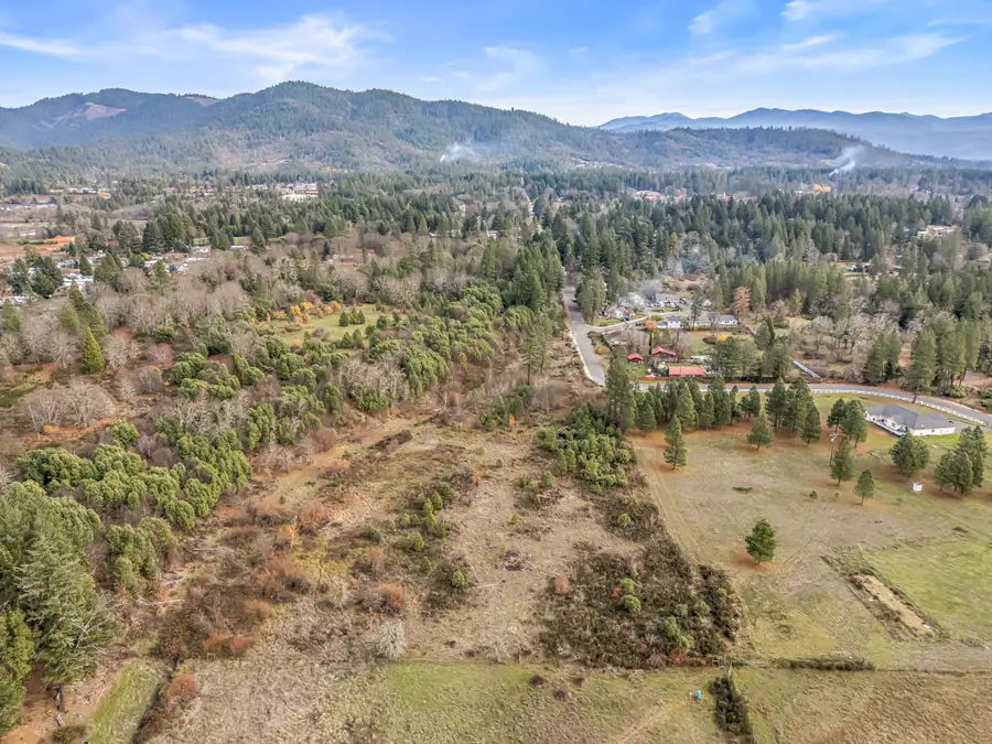 620 W River Street, Cave Junction, OR 97523 - #3