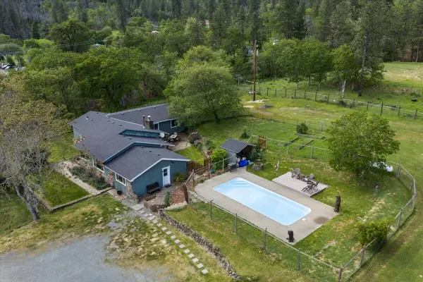 1360 Oxyoke Road, Grants Pass, OR 97526