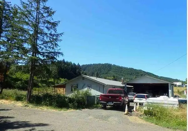 703 Main Street, Yoncalla, OR 97499