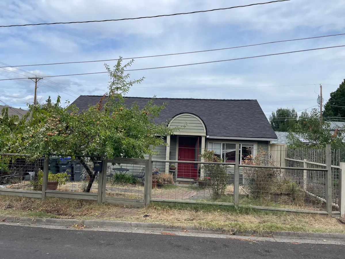 36 Dewey Street, Ashland, OR 97520 - #1