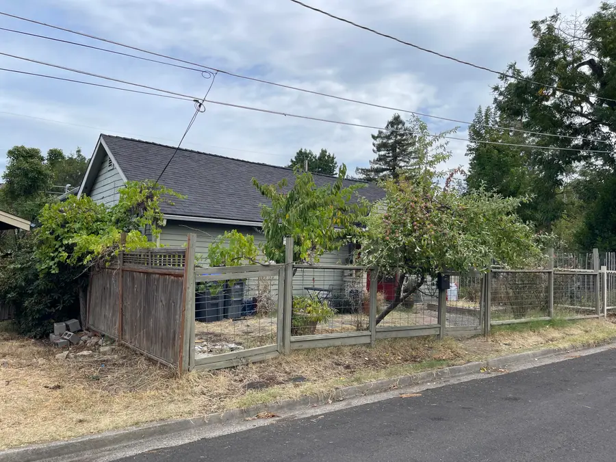 36 Dewey Street, Ashland, OR 97520 - #3
