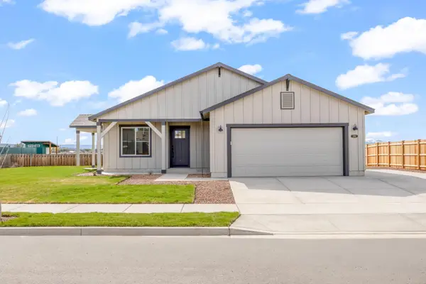 1050 NW Fairway Road #153, Madras, OR 97741