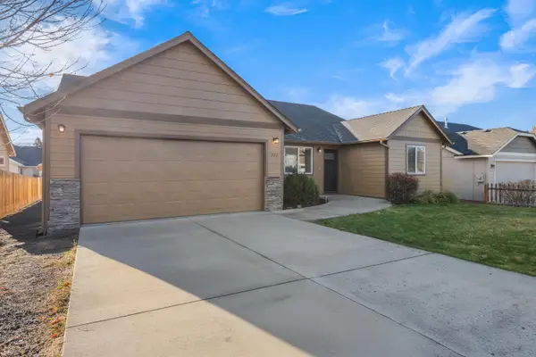 722 NE Redwood Avenue, Redmond, OR 97756