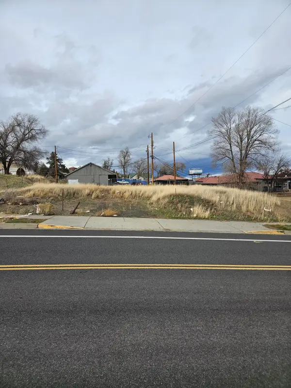 2200 NW Poplar Street, Madras, OR 97741