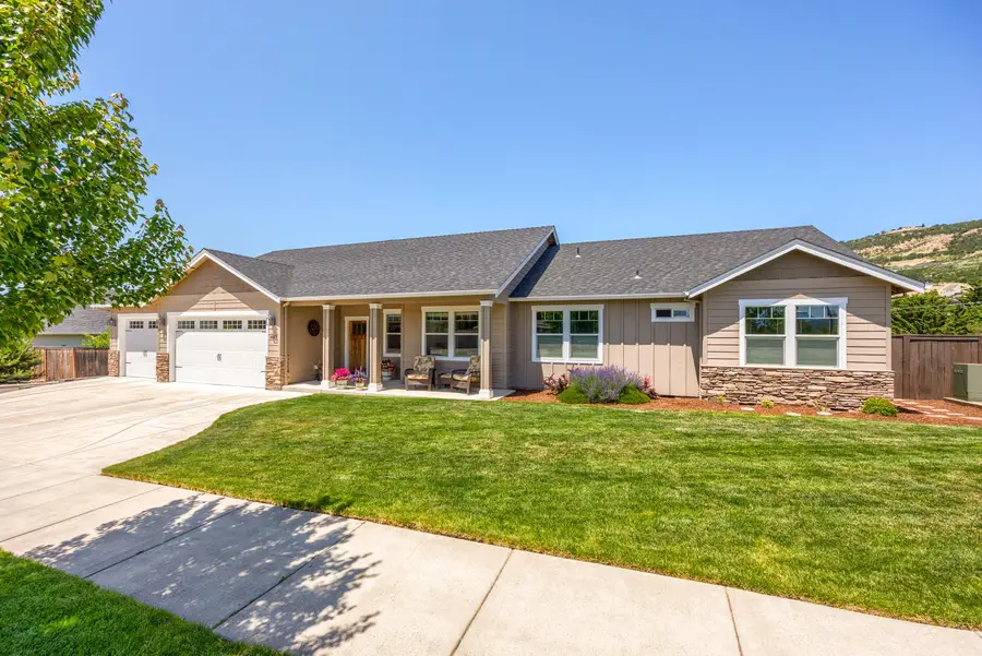 4833 Hathaway Drive, Medford, OR 97504 - #2