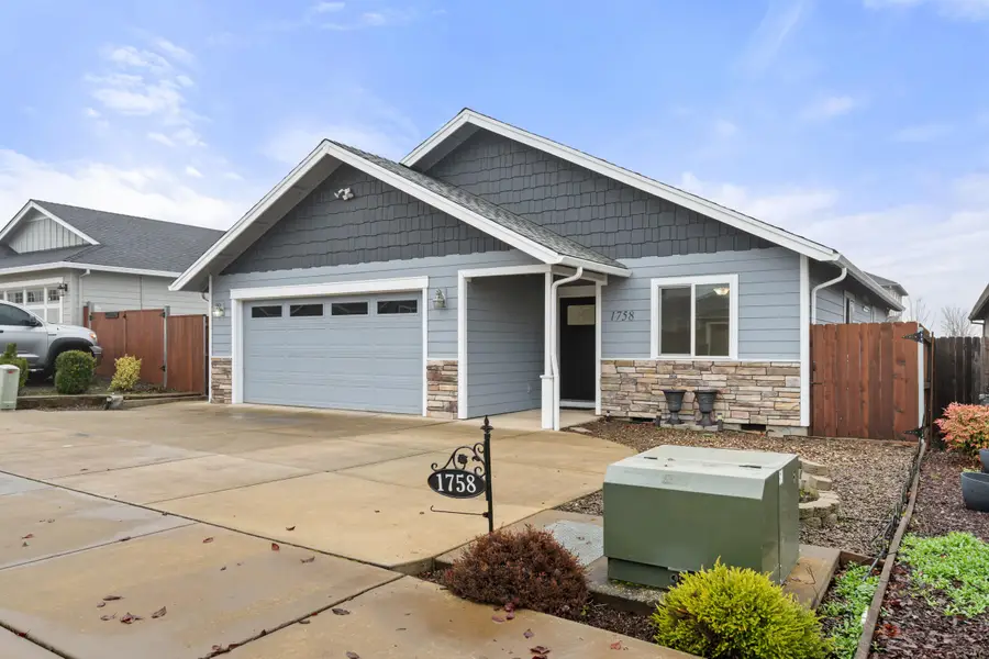 1758 Pearl Eye Lane, Medford, OR 97504 - #2