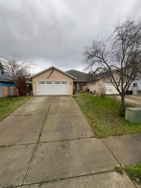921 N Rose Street #A, Phoenix, OR 97535 - #1