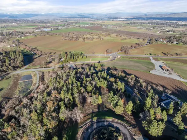 70 Vineyard View Circle, Medford, OR 97501