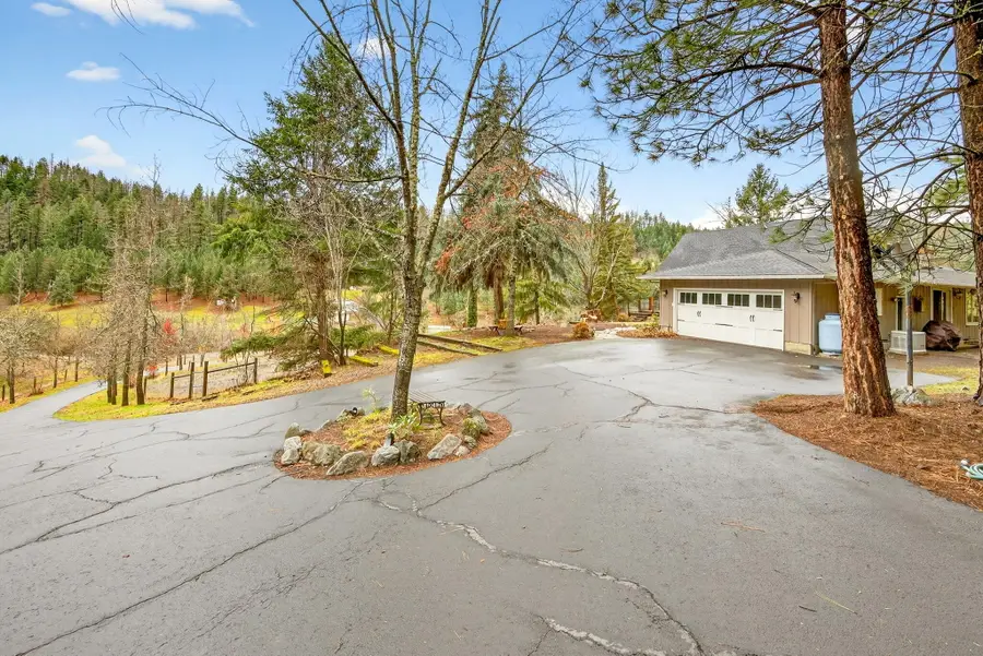 6333 Sterling Creek Road, Jacksonville, OR 97530 - #2