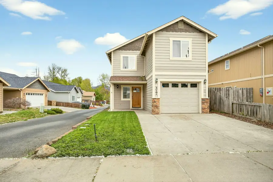 317 SW Bayou Place, Grants Pass, OR 97526 - #2