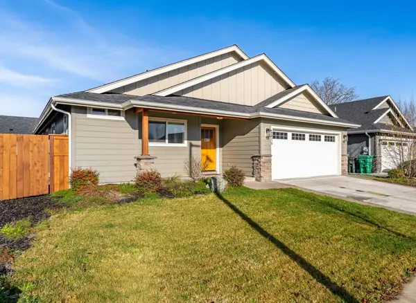 1876 SW Mistybrook Drive, Grants Pass, OR 97527