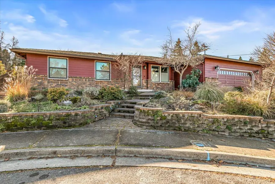 780 Oakway Circle, Ashland, OR 97520 - #2