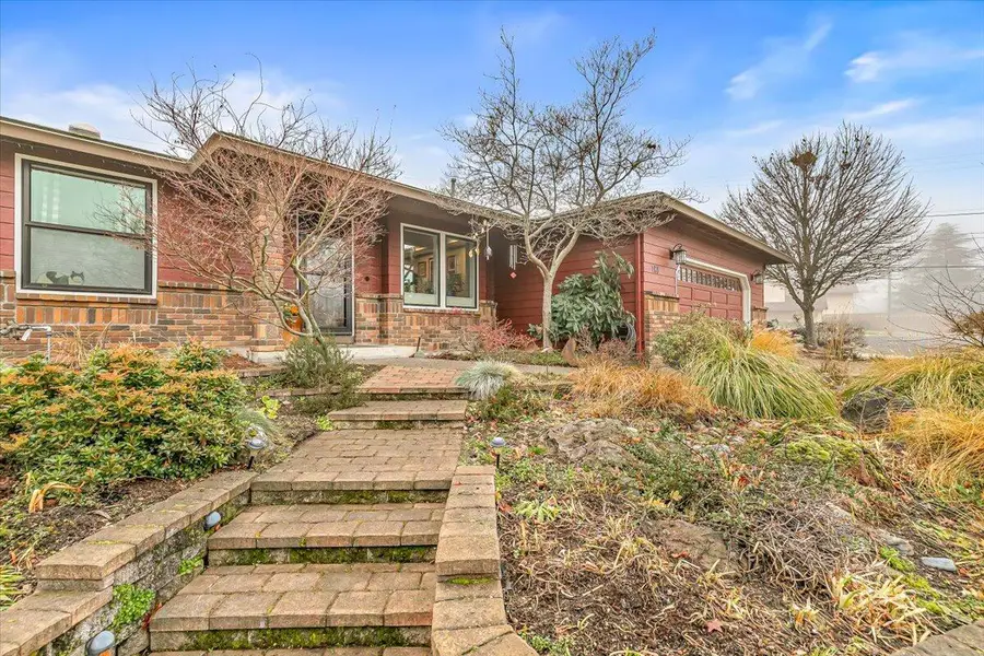 780 Oakway Circle, Ashland, OR 97520 - #3