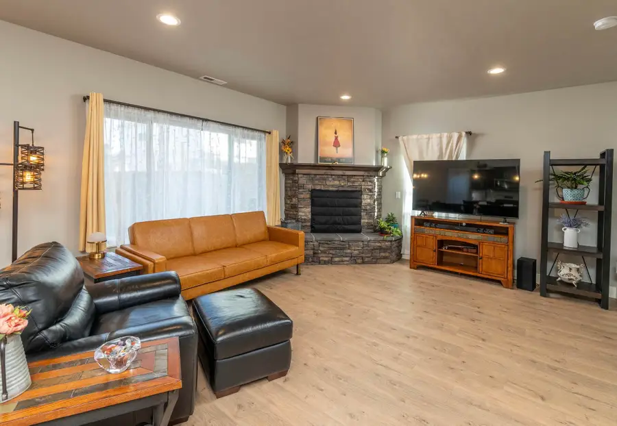 20594 SE Slate Avenue, Bend, OR 97702 - #2