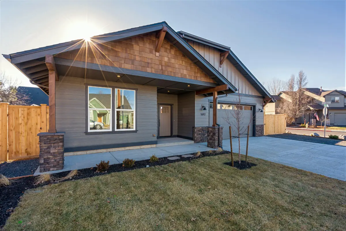 1692 NW Larch Avenue, Redmond, OR 97756 - #1