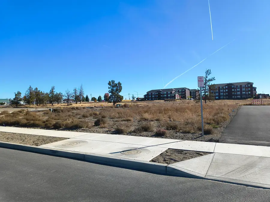3219 NW 7th Street, Redmond, OR 97756 - #2