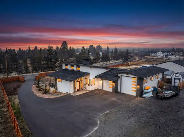 2370 SW Helmholtz Way, Redmond, OR 97756
