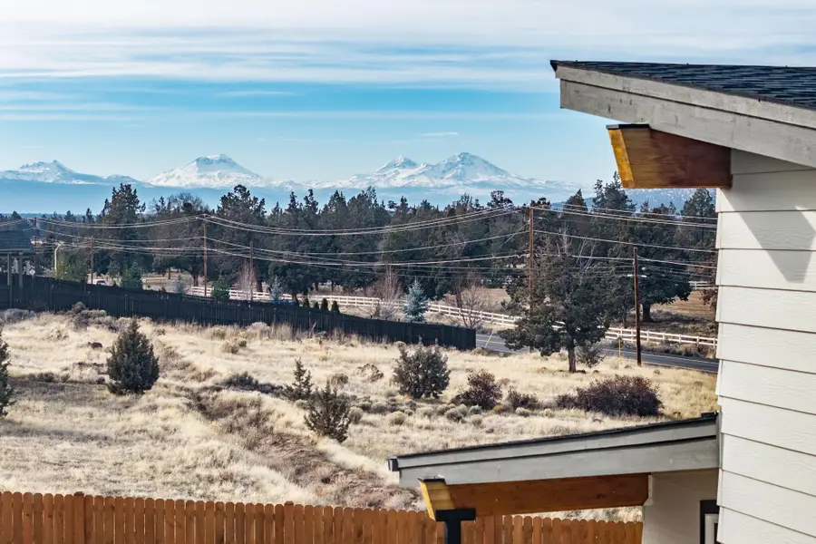 2370 SW Helmholtz Way, Redmond, OR 97756 - #2
