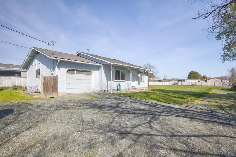 2368 Redwood Avenue, Grants Pass, OR 97527 - #2