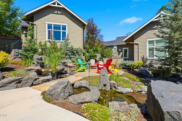 1913 NW Monterey Mews # 8, Bend, OR 97703