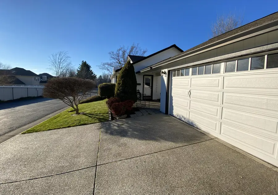 3555 South Village Drive, Medford, OR 97504 - #2