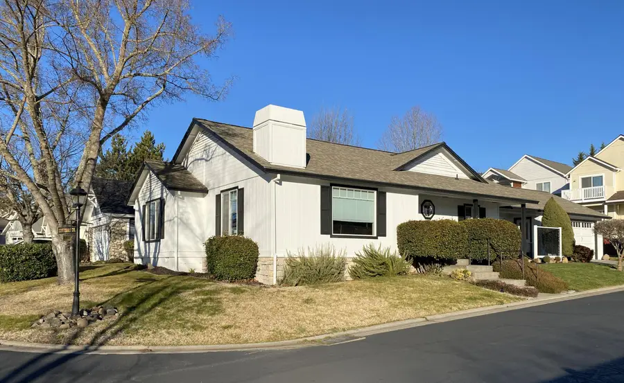 3555 South Village Drive, Medford, OR 97504 - #3