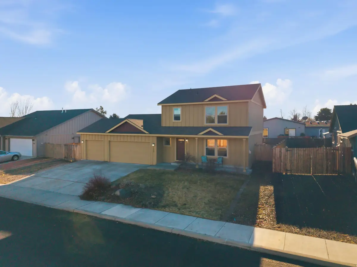 2548 SW Kalama Avenue, Redmond, OR 97756 - #1
