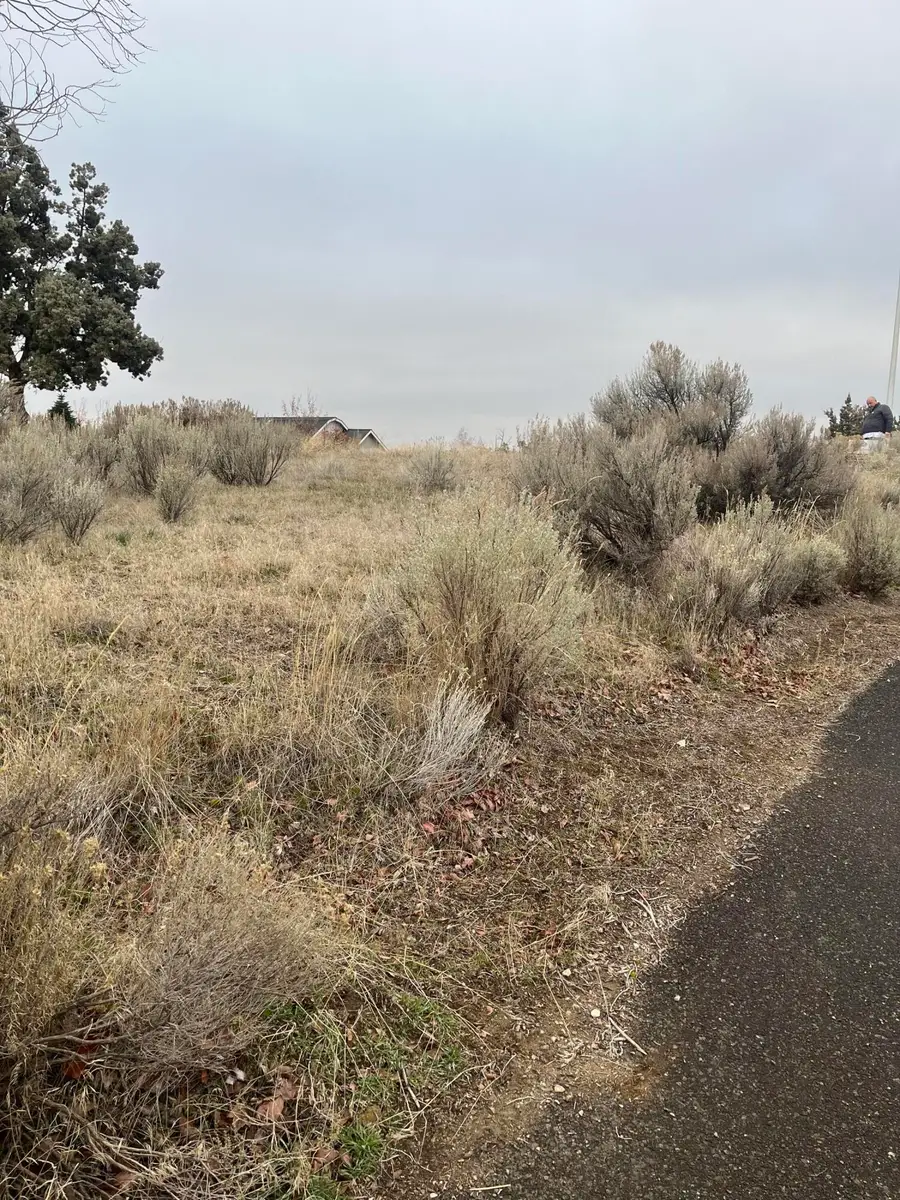 SE Tl1400 Larkspur Way, Madras, OR 97741 - #2