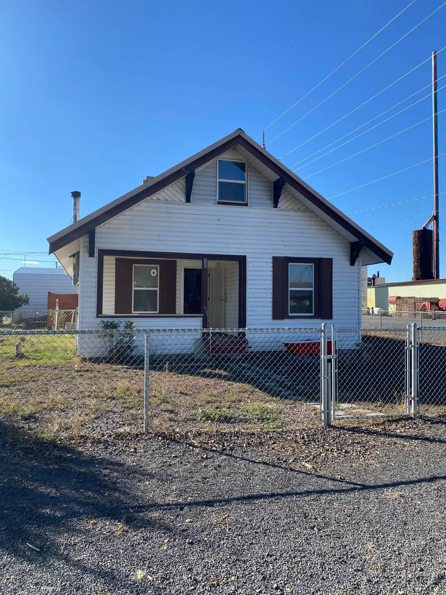 332 N Madison Street, Merrill, OR 97633 - #2