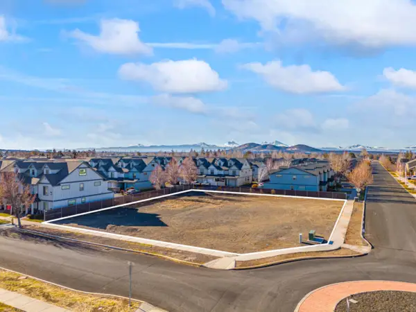 NW Elm Avenue, Redmond, OR 97756