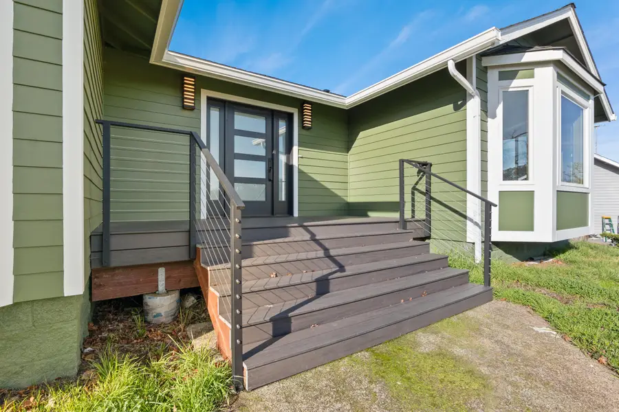 383 Ridgecrest Drive, Roseburg, OR 97471 - #3