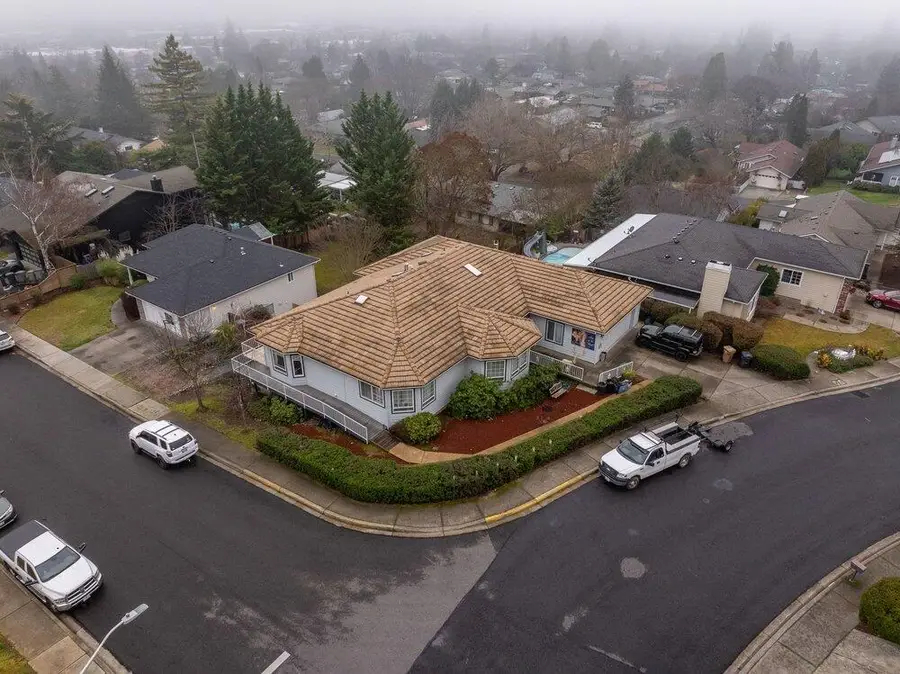 1415 NE Heritage Drive, Grants Pass, OR 97526 - #2