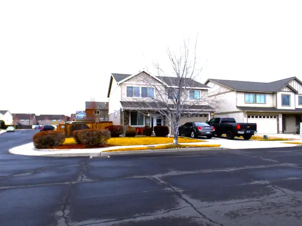 2885 SW Juniper Avenue, Redmond, OR 97756