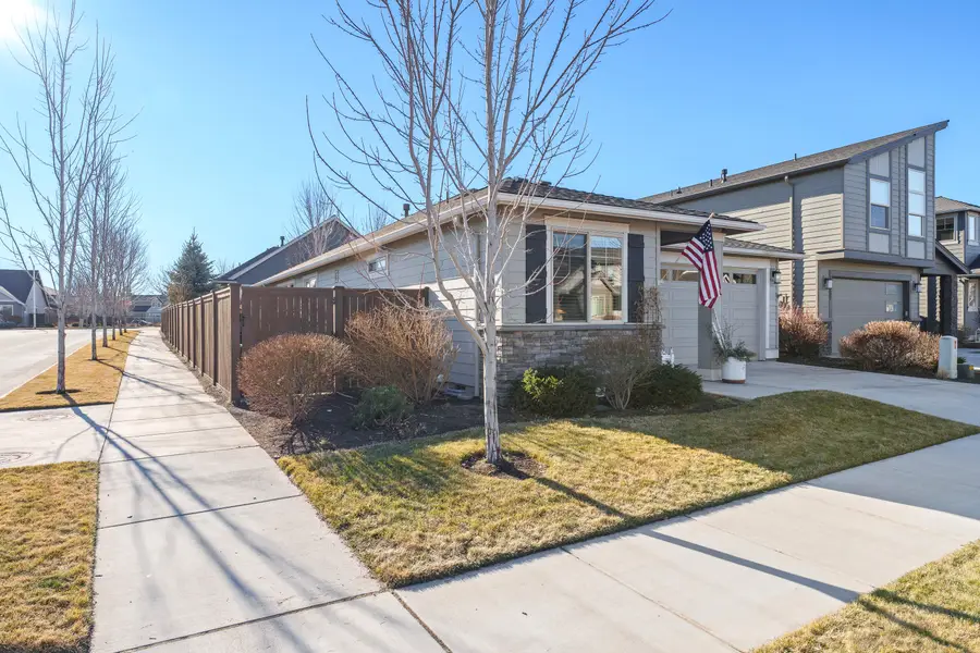 3680 SW Badger Court, Redmond, OR 97756 - #2