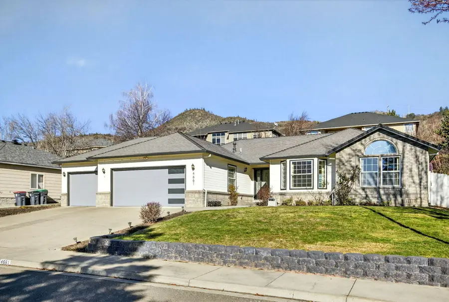 4661 Torrey Pines Drive, Medford, OR 97504 - #2
