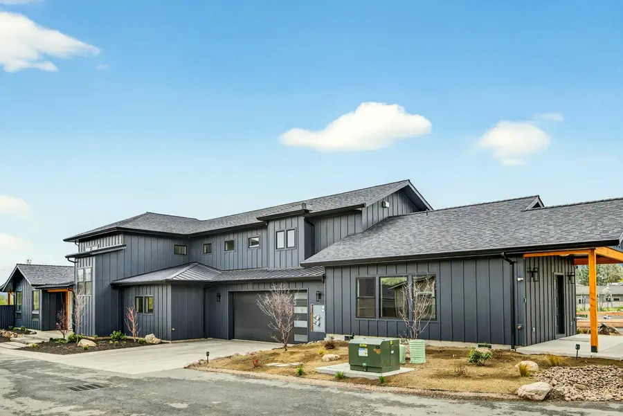218 Alicia Avenue, Ashland, OR 97520 - #2