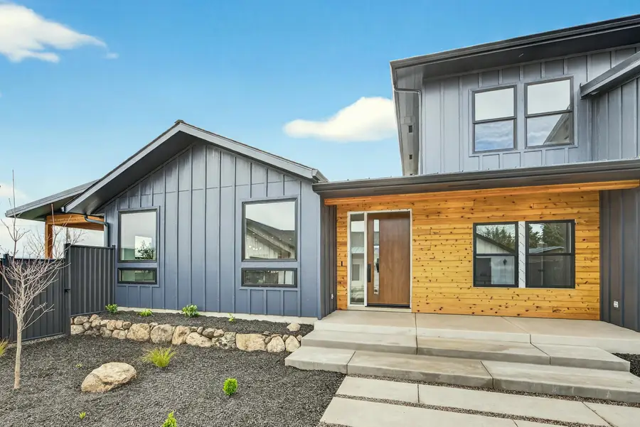 218 Alicia Avenue, Ashland, OR 97520 - #3