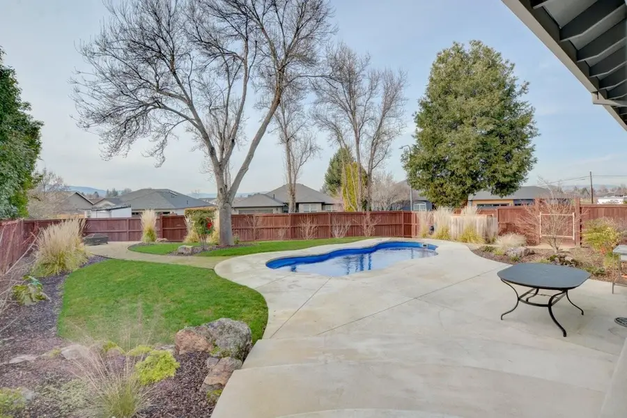3340 Henderson Way, Medford, OR 97504 - #2