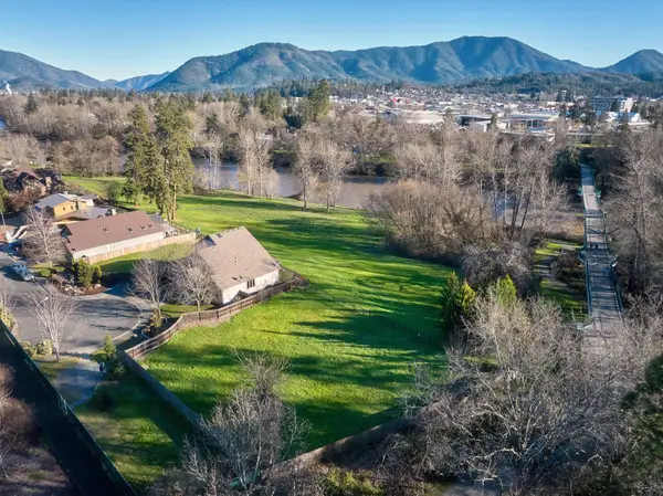 1381 SW Spruce Street, Grants Pass, OR 97526