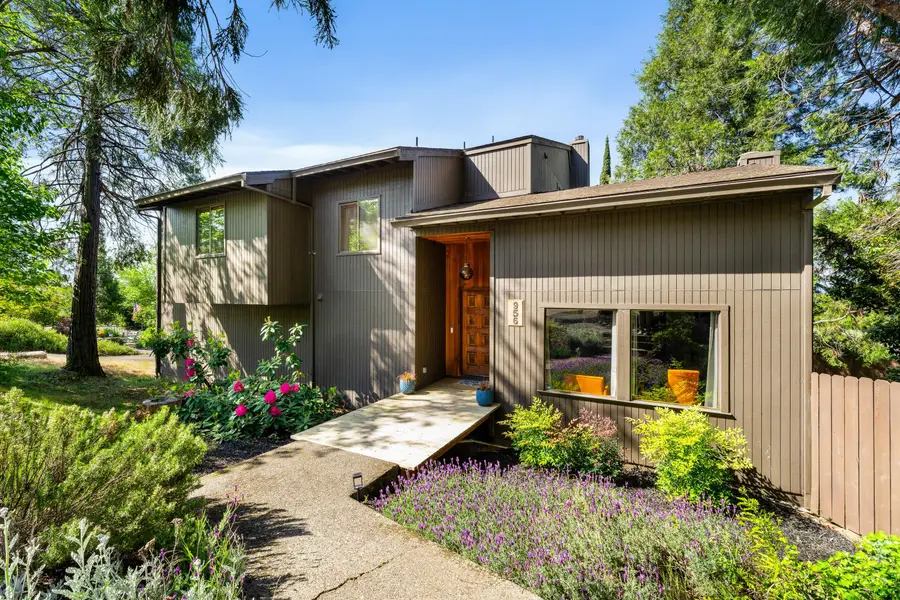 956 NE Beacon Drive, Grants Pass, OR 97526 - #2