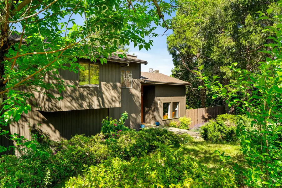 956 NE Beacon Drive, Grants Pass, OR 97526 - #3