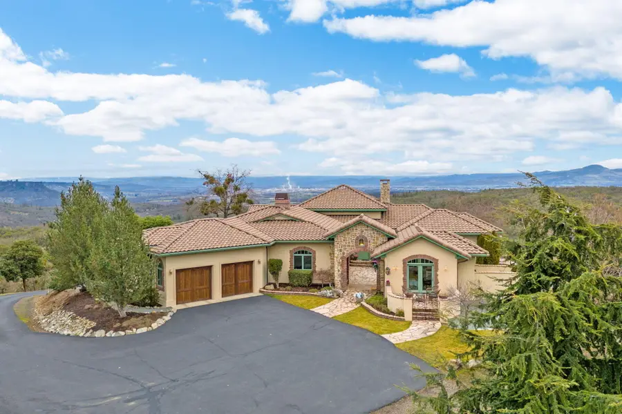 7762 Old Stage Road, Central Point, OR 97502 - #2