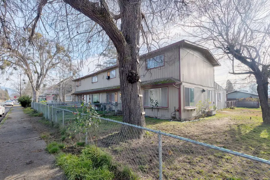 711 SW Burgess Street, Grants Pass, OR 97526 - #2