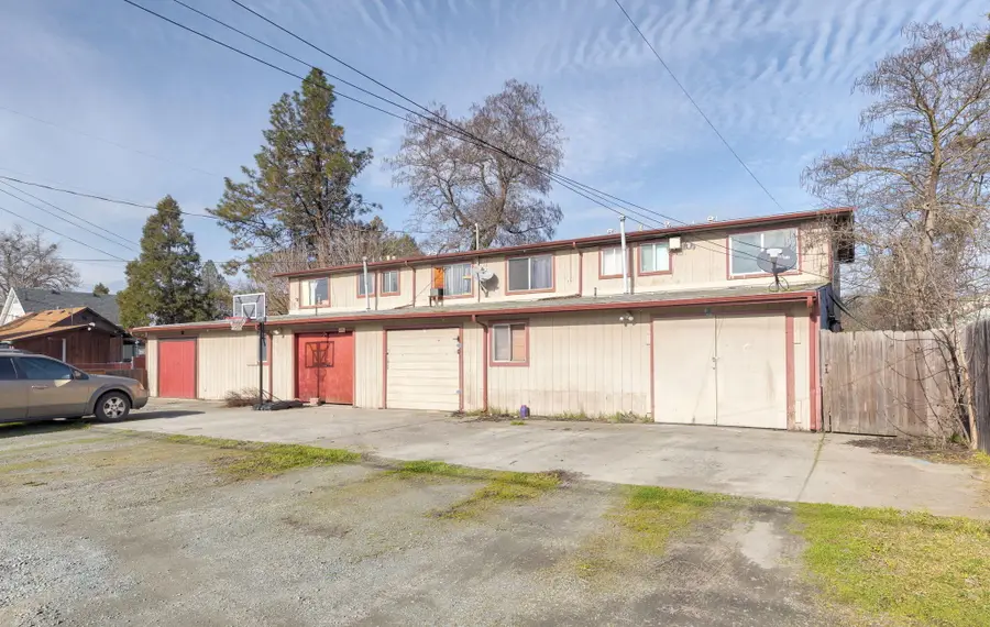 711 SW Burgess Street, Grants Pass, OR 97526 - #3